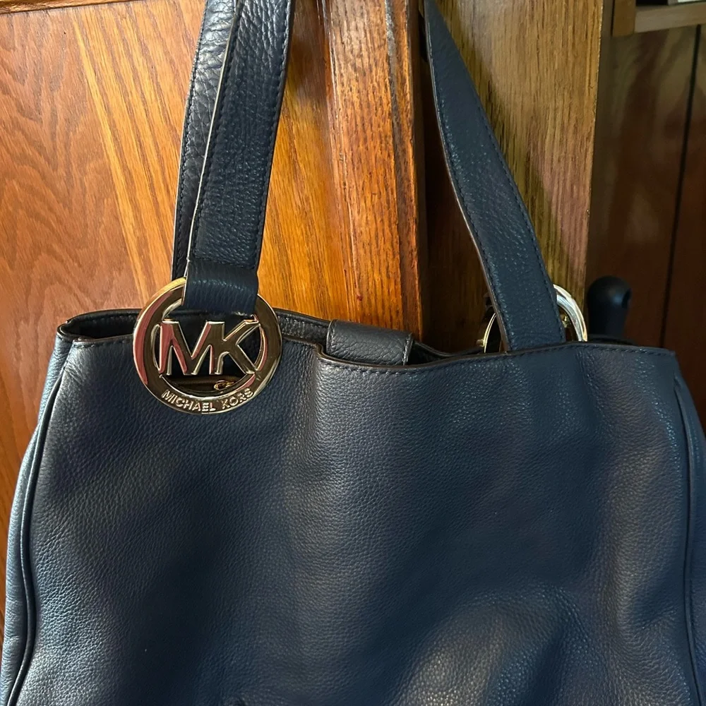 Michael Kors Navy Leather Shoulder Bag with Gold accents. - Picture 1 of 3